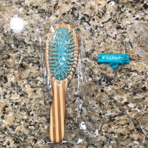 Sugar bear brush and hair tie
